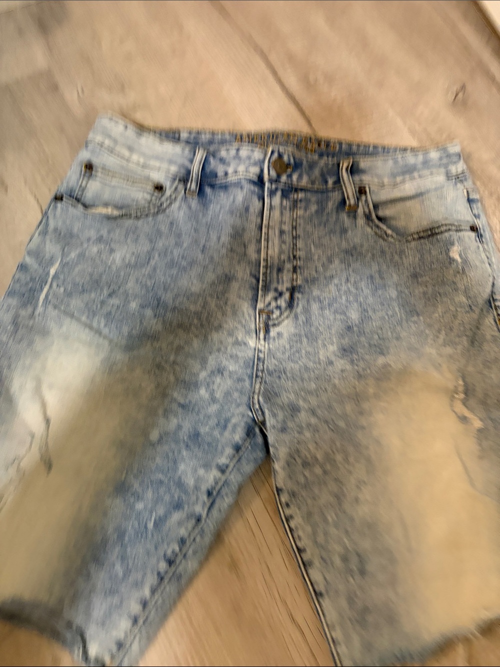 American Eagle Men's Light Blue Acid-Wash Denim Jeans